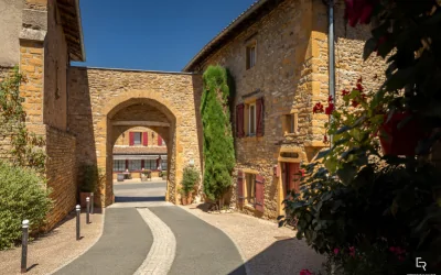 Oingt – Été/Automne 2026 : Visite guidée « Oingt, le joyau des Pierres Dorées » et sa Tour légendaire 🏰